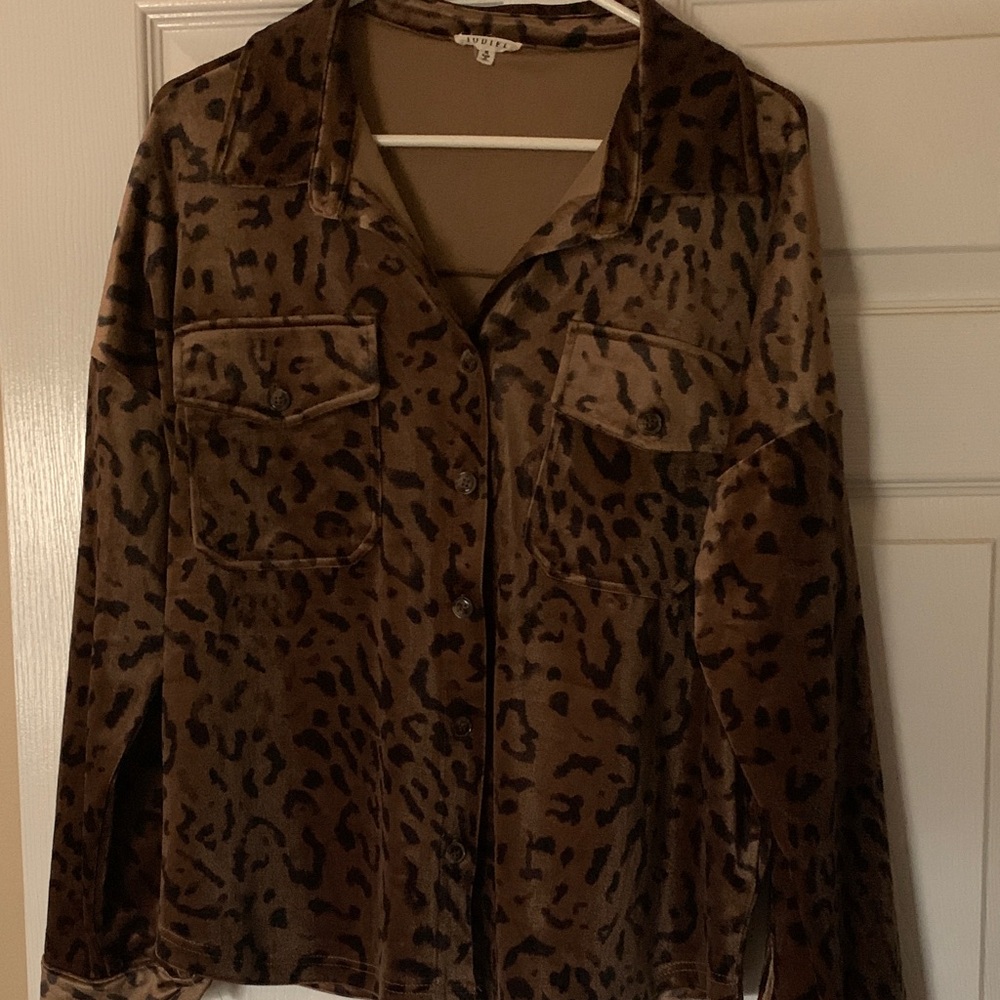 Jodifl Leopard Print Button-Up Shirt